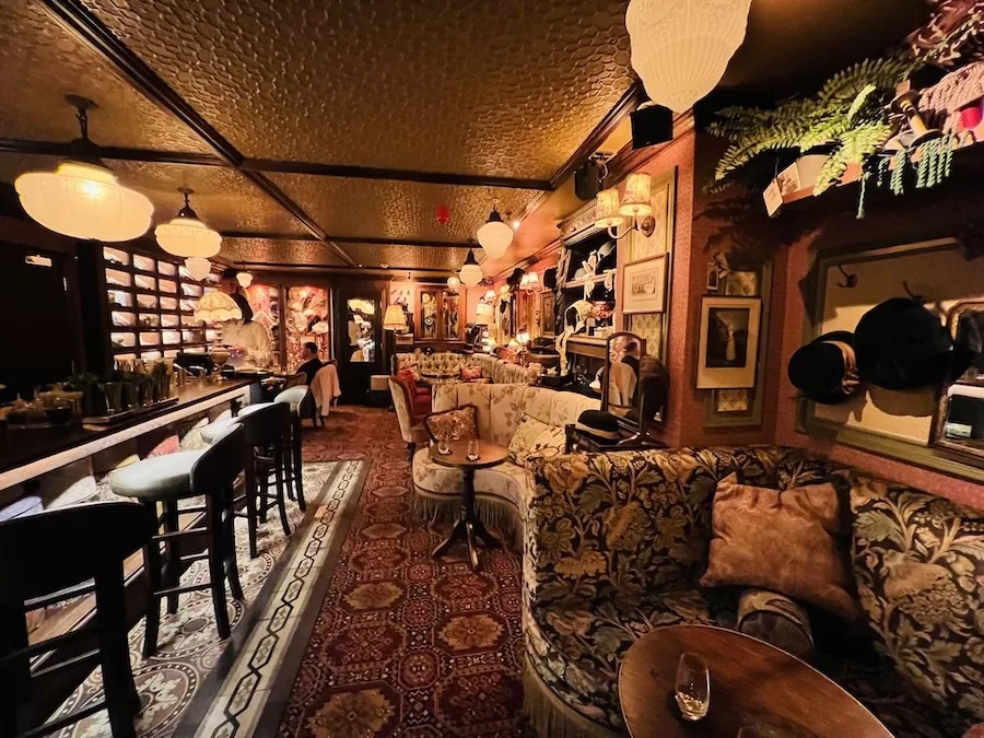 Stylowa restauracja połączona z kameralną przestrzenią lounge